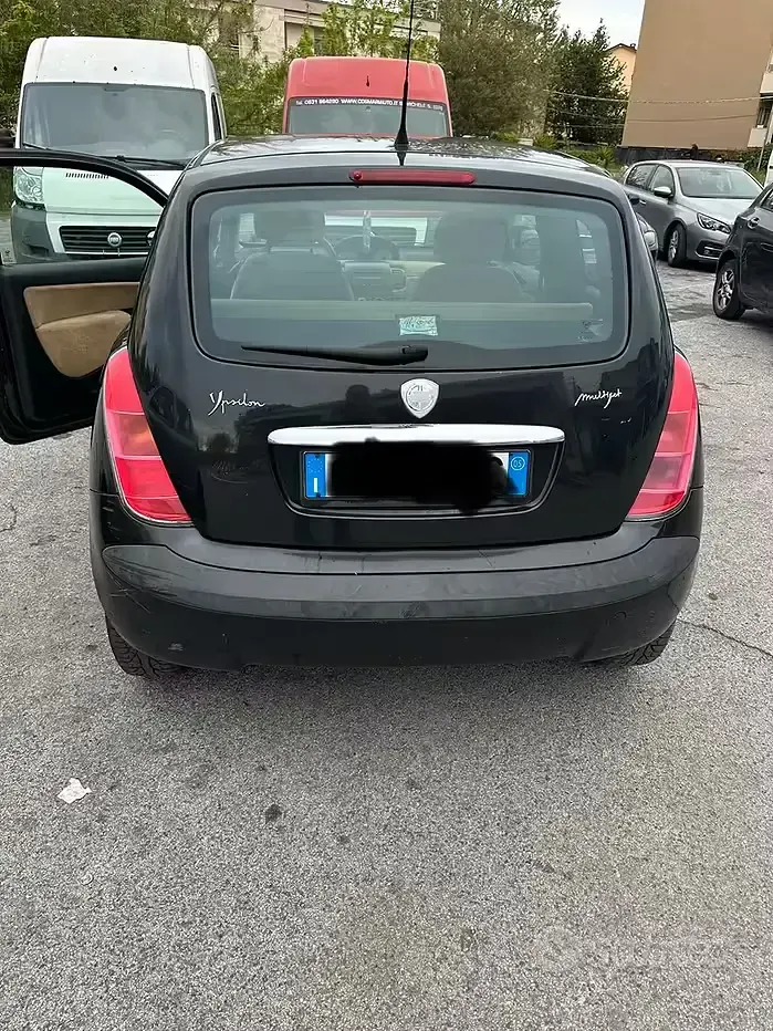 Usata Lancia Ypsilon 70 CV (51 kW) 2005 Nero Utilitaria