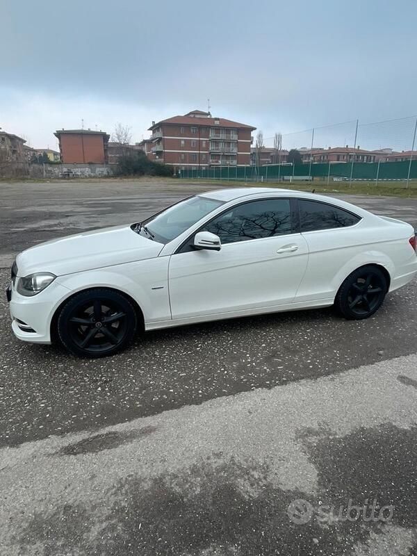 Bianco Usata 2011 Mercedes C220 Avantgarde Coupé | 7900 € (Super prezzo) - Immagine 1/4