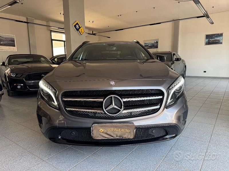 Usata Mercedes GLA200 137 CV (100 kW) 2014 Grigio SUV