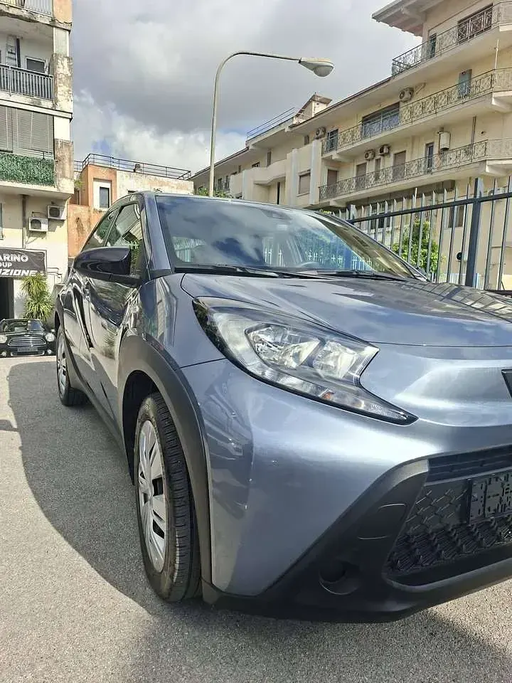 Usata Toyota Aygo X Edition 72 CV (52 kW) 2025 Blu/azzurro SUV