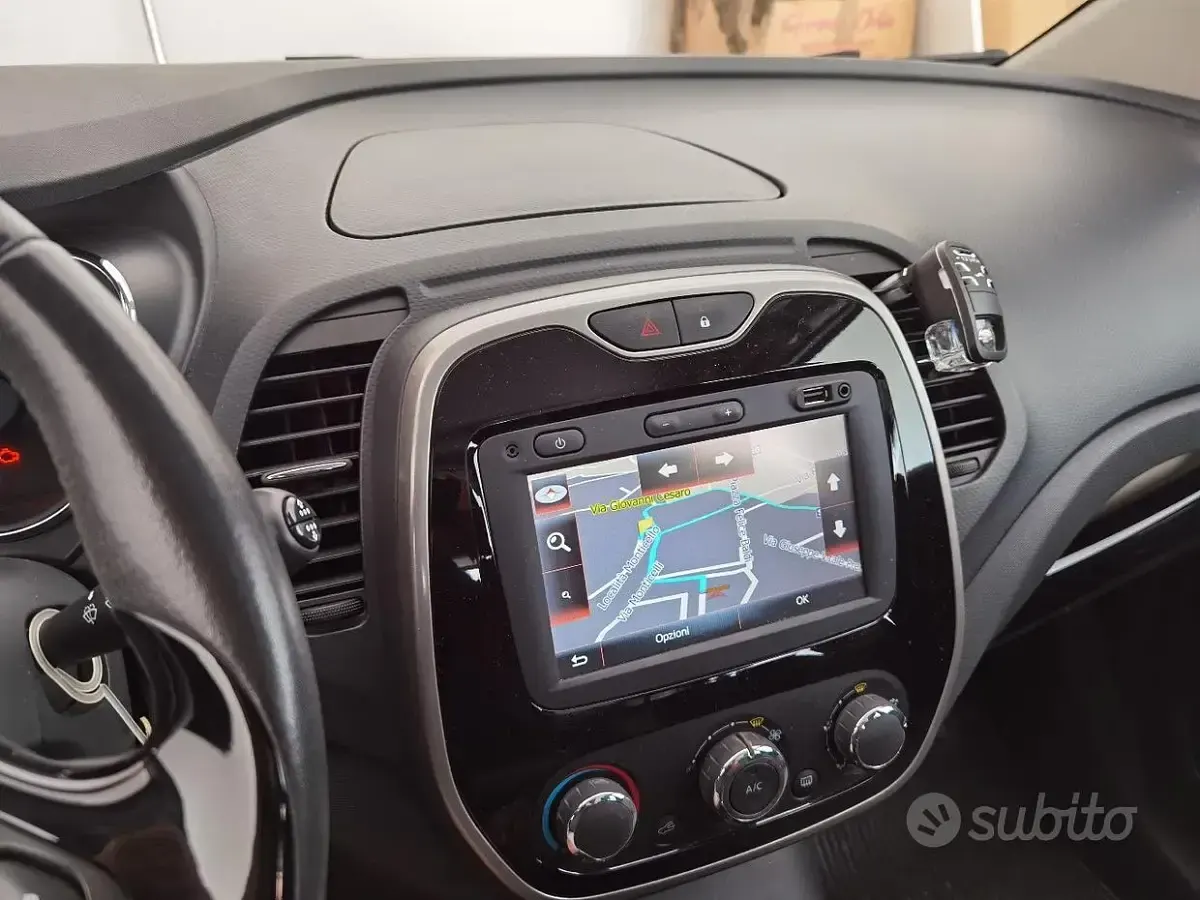 Usado Renault Captur 90 CV (66 kW) 2018 Gris SUV