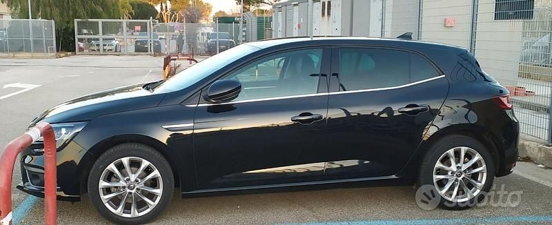 Nero Usata 2016 Renault Mégane IV Intens Berlina | 11.700 € (Buon prezzo) - Immagine 1/4