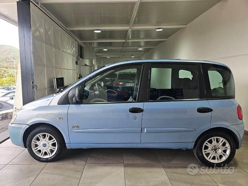 Käytetty Fiat Multipla Family 120 HP (88 kW) 2005 Sininen Tila-auto