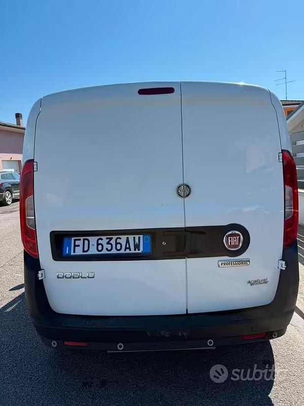 Usata Fiat Doblò 120 CV (88 kW) 2016 Bianco Monovolume