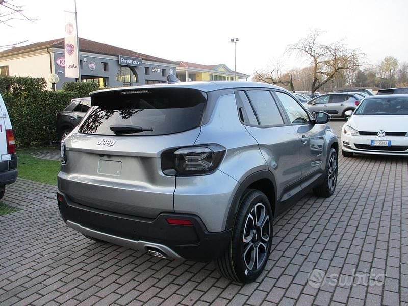 Usata Jeep Avenger Summit 110 CV (80 kW) 2025 Grigio SUV