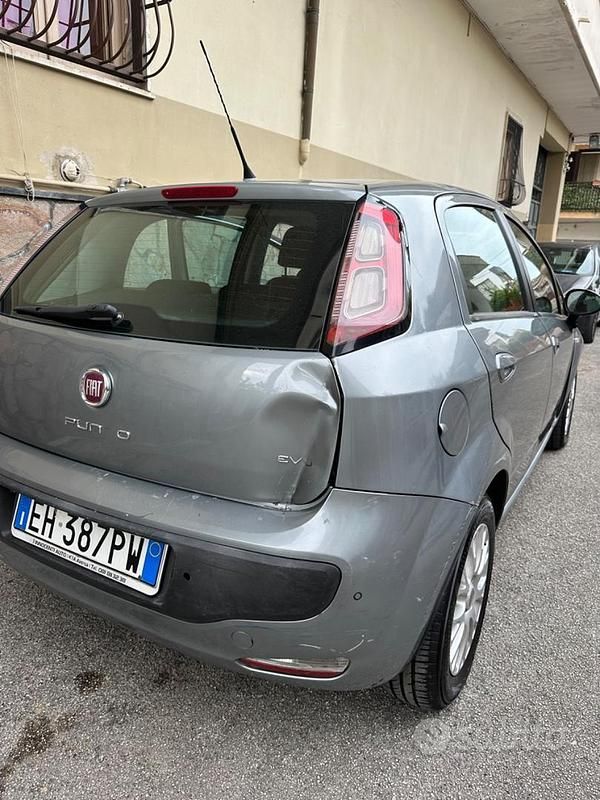 Usata Fiat Punto Evo Dynamic 95 CV (69 kW) 2011 Grigio Utilitaria