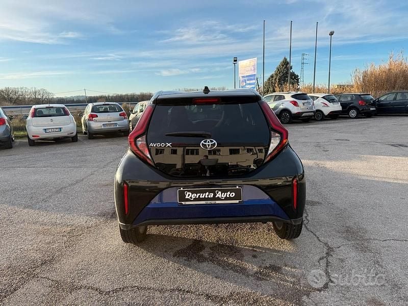 Usata Toyota Aygo X Lounge 72 CV (52 kW) 2022 Blu SUV
