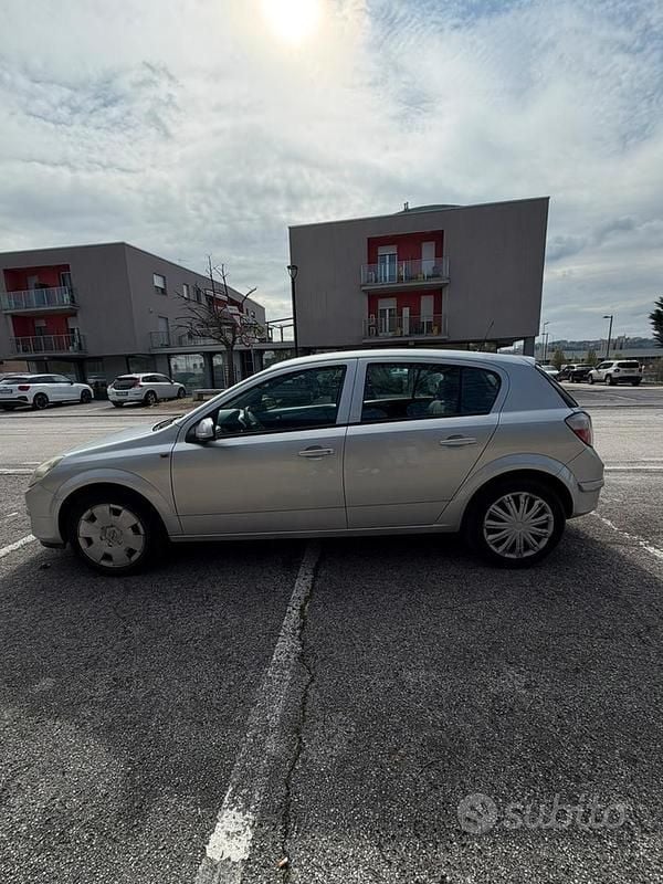 Usata Opel Astra 110 CV (80 kW) 2004 Berlina