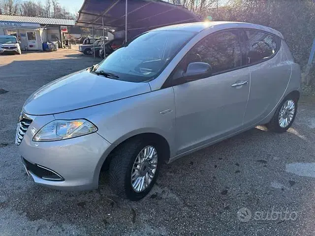 Usata Lancia Ypsilon Gold 69 CV (50 kW) 2015 Grigio Utilitaria