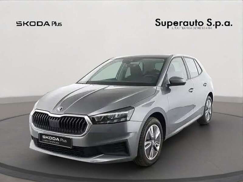 Grigio scuro Usata 2024 Skoda Fabia Ambition Due volumi | 14.900 € (Ottimo prezzo) - Immagine 1/4