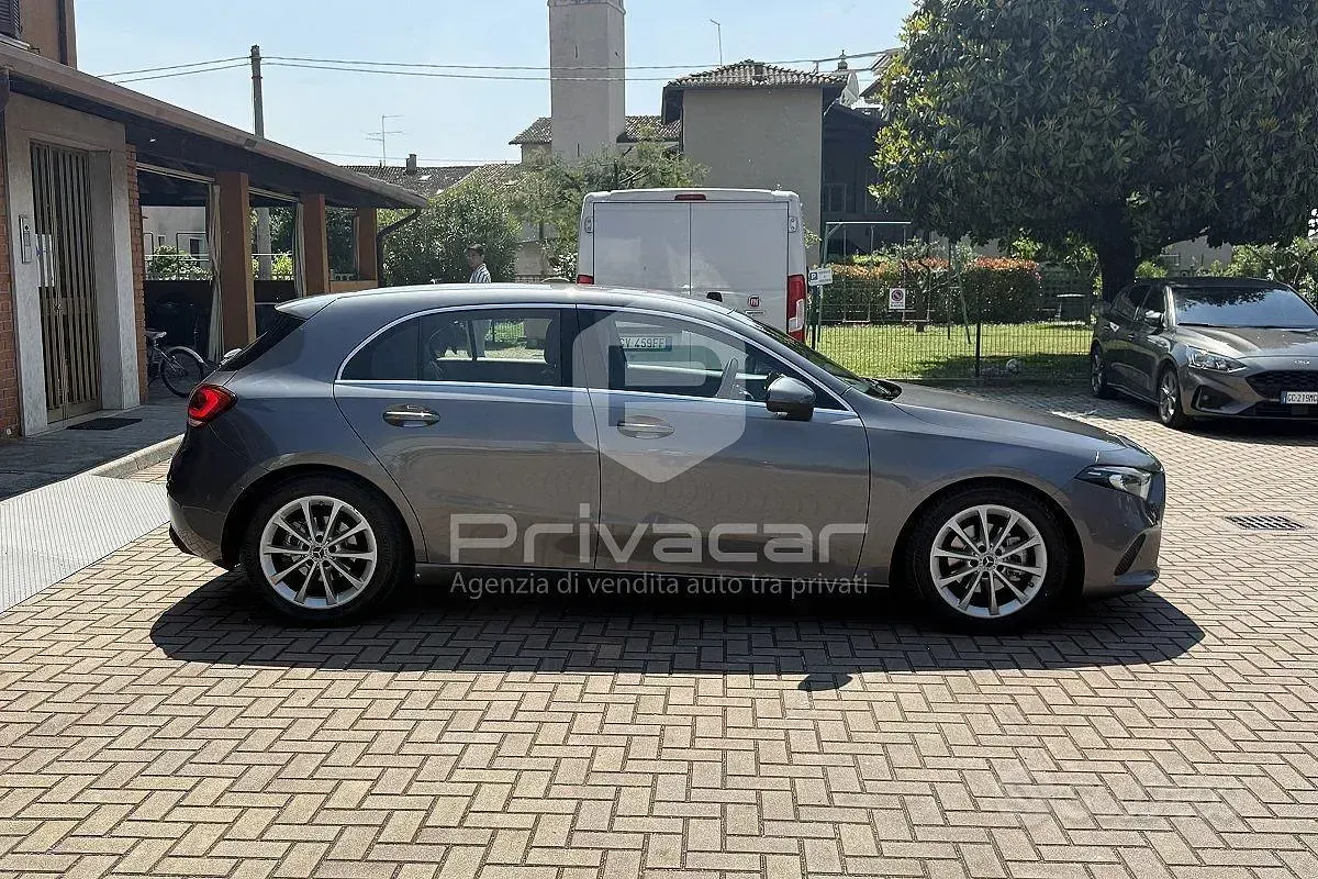Usata Mercedes A180 116 CV (85 kW) 2019 Grigio Utilitaria