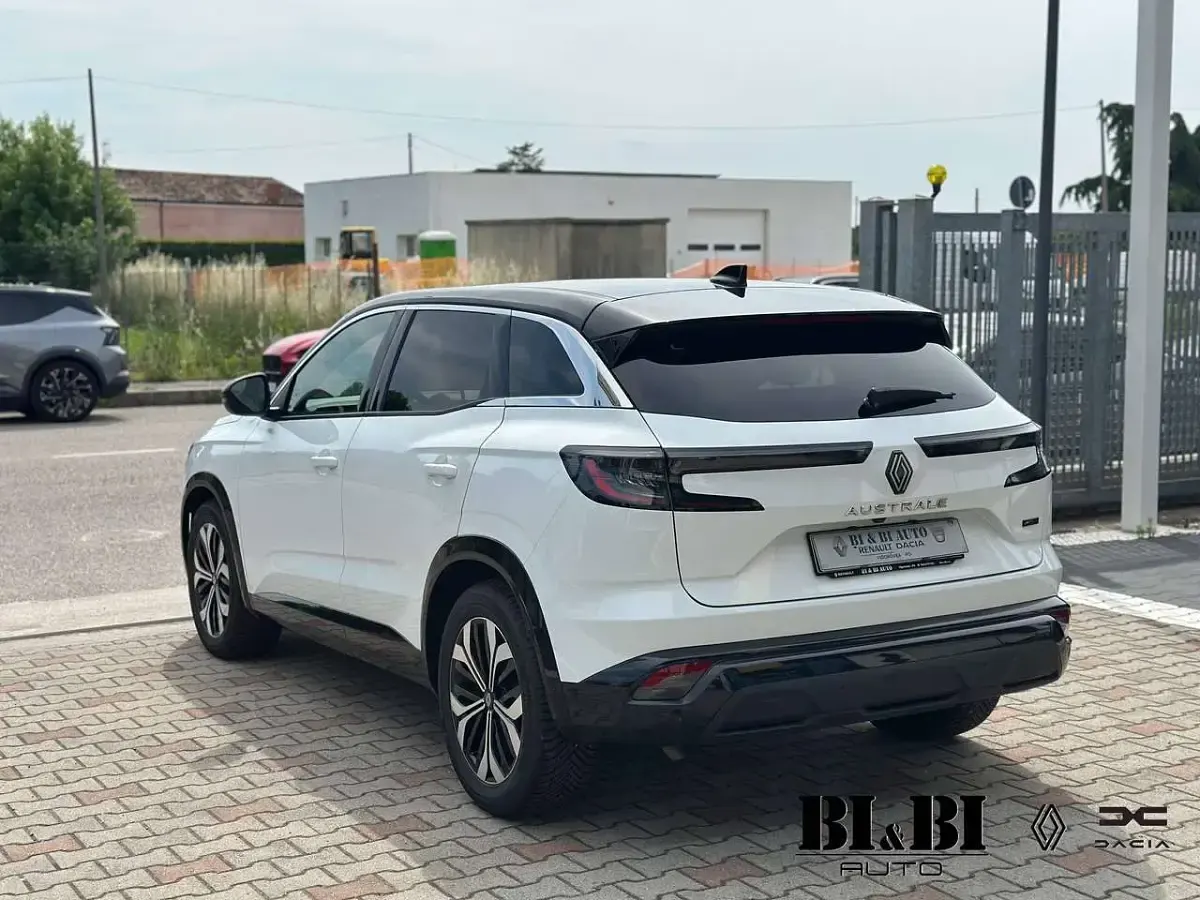Usata Renault Austral Techno 131 CV (96 kW) 2023 Bianco nacrè/tetto nero SUV