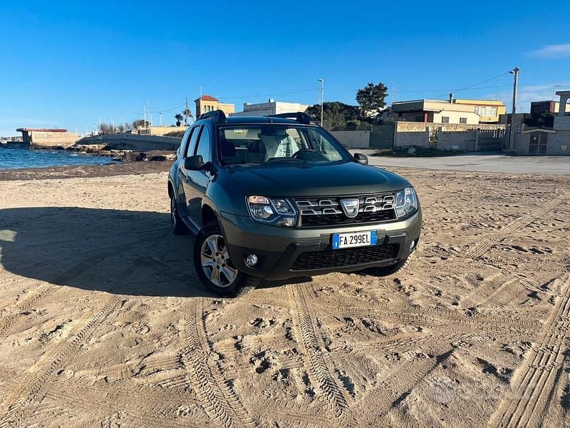 Usata Dacia Duster Lauréate 105 CV (77 kW) 2015 Verde SUV