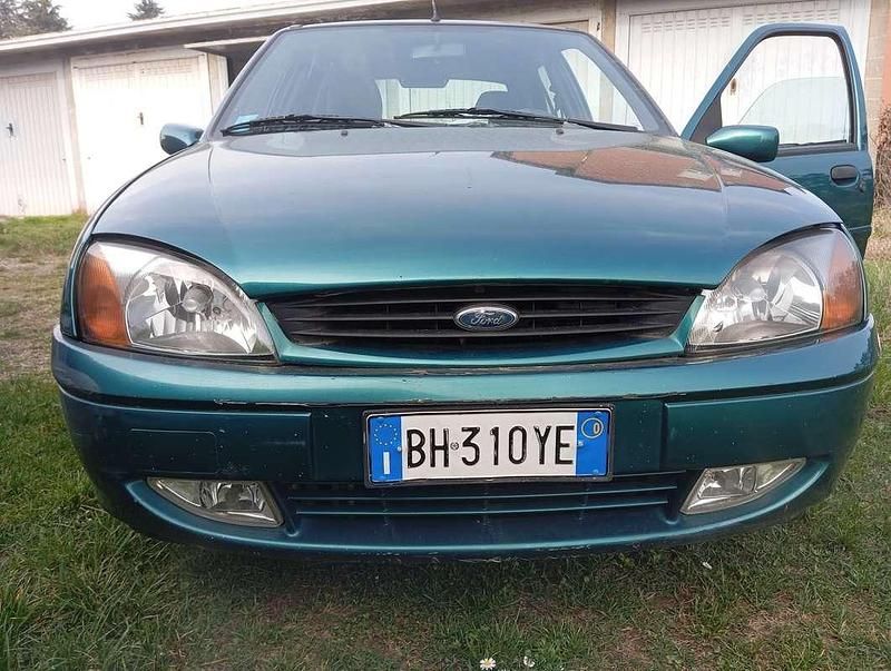 Usata Ford Fiesta Ambiente 75 CV (55 kW) 2000 Utilitaria
