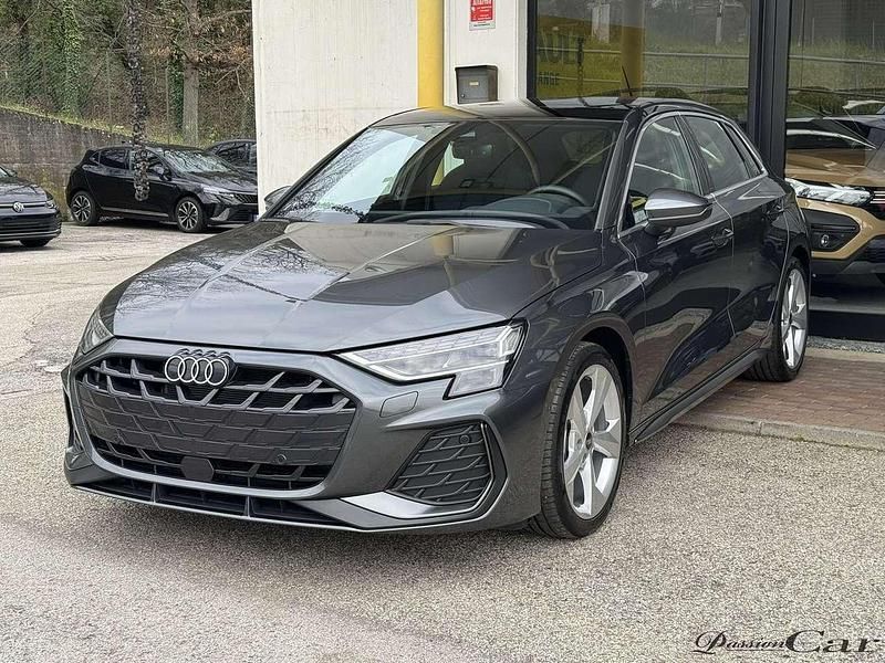 Grigio Usata 2024 Audi A3 Sportback S-Line Due volumi | 36.900 € (Cara) - Immagine 1/4