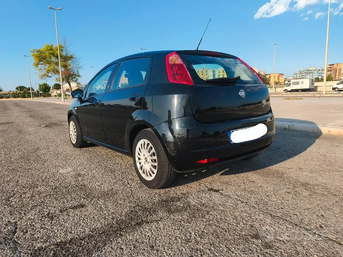Usata Fiat Grande Punto 90 CV (66 kW) 2009 Nero Utilitaria