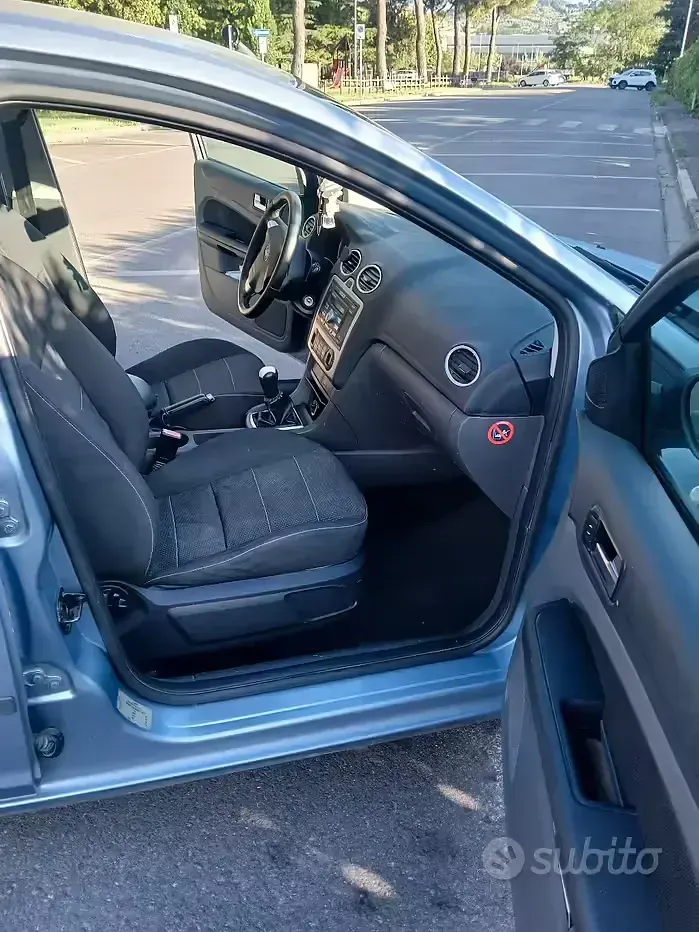 Usata Ford Focus 109 CV (80 kW) 2005 Bluazzurro Berlina