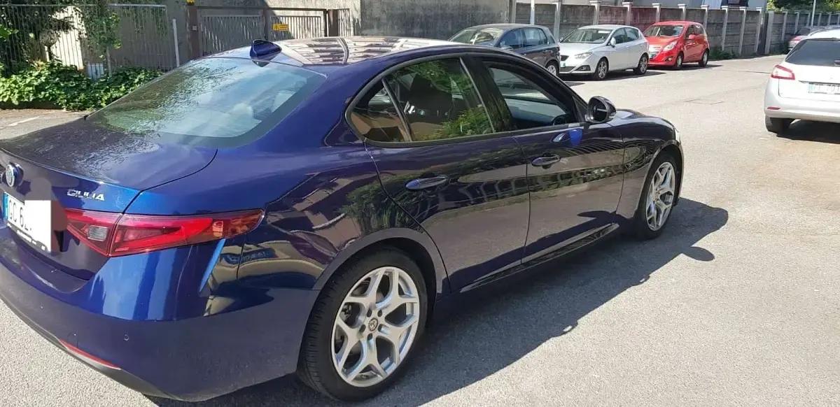Usata Alfa Romeo Giulia Executive 160 CV (117 kW) 2020 Blu/azzurro Berlina