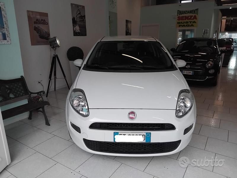 Usata Fiat Punto Lounge 69 CV (50 kW) 2013 Bianco Utilitaria