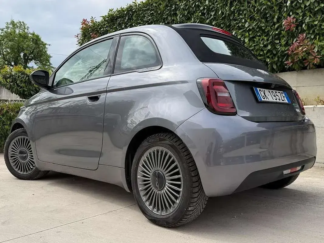 Usata Fiat 500e Icon 42 kW (58 CV) 2022 Grigio Cabrio