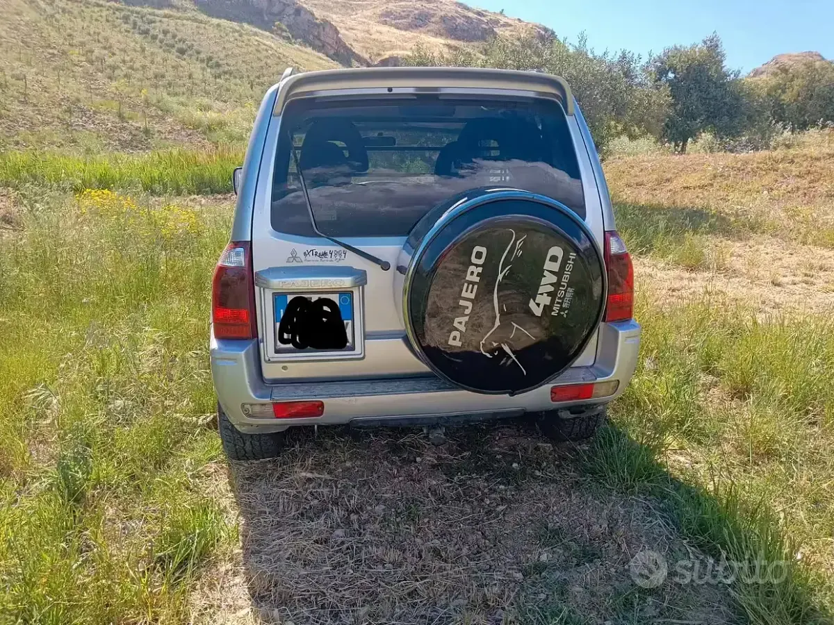 Usata Mitsubishi Pajero 116 CV (85 kW) 2005 Grigio SUV
