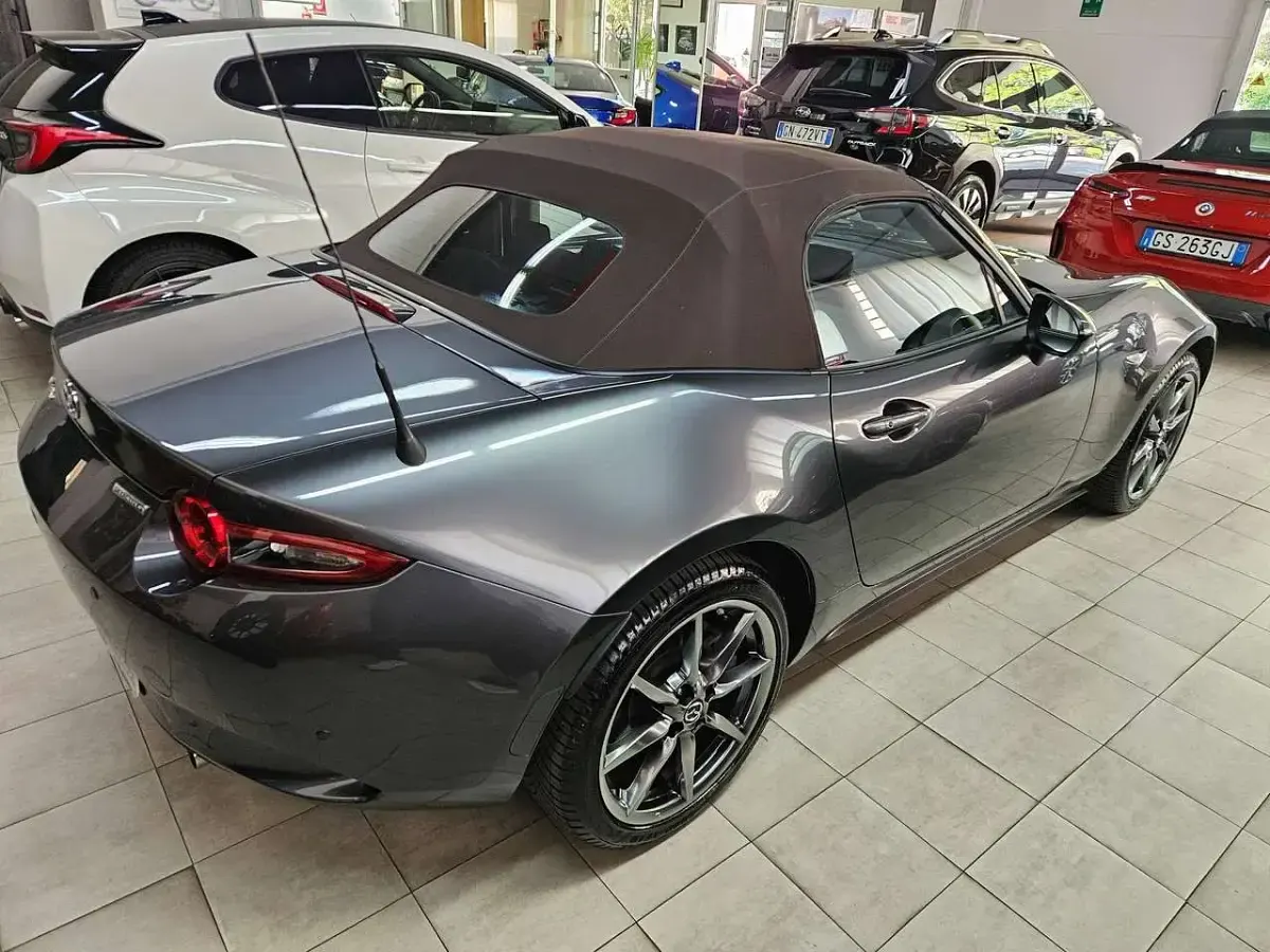 Usata Mazda MX5 Kazari 184 CV (135 kW) 2024 Grigio Cabrio