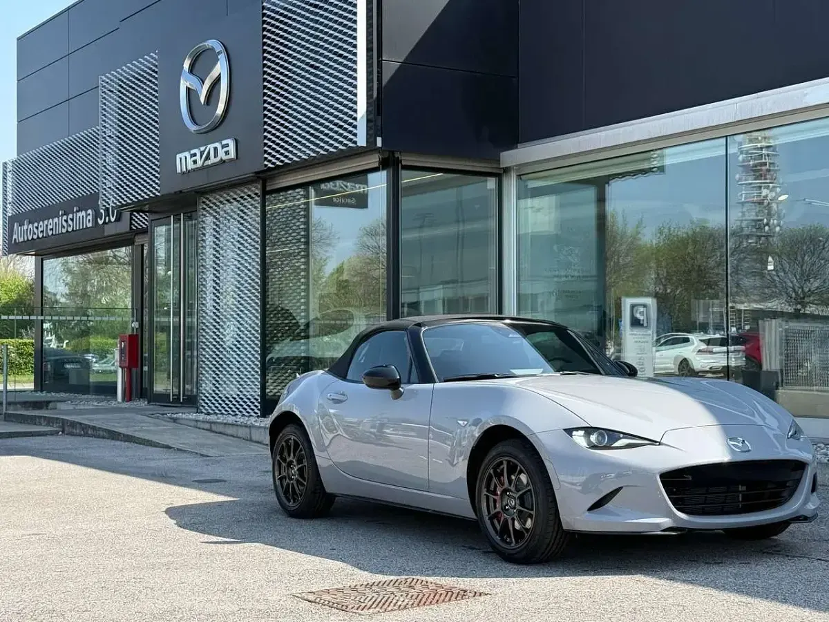 Nuova Mazda MX5 Homura-Line 132 CV (97 kW) 2025 Aero grey Cabrio