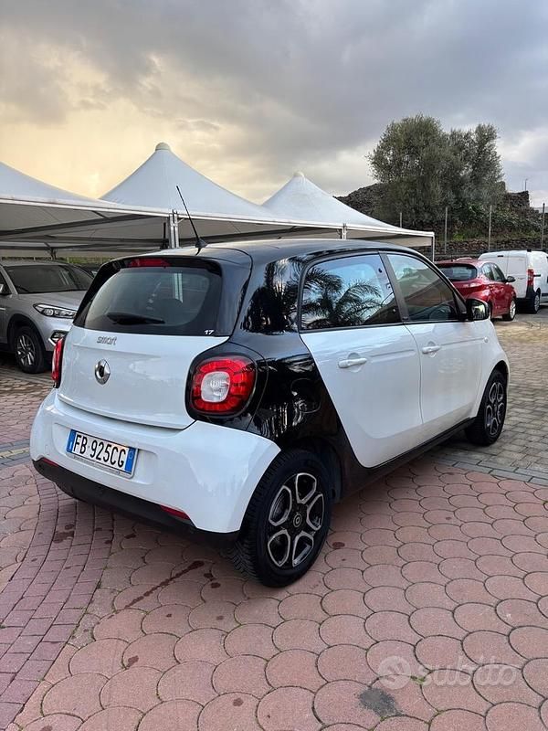 Usata Smart ForFour Prime 71 CV (52 kW) 2016 Bianco Utilitaria