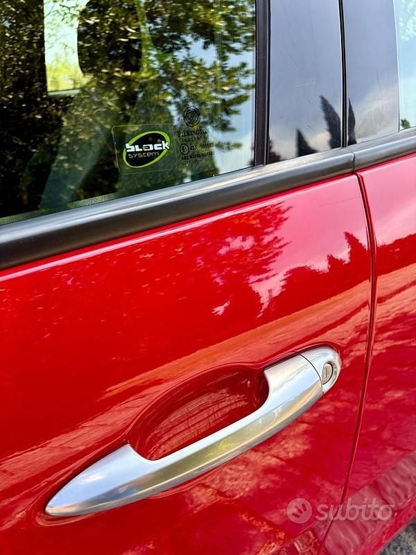 Usata Lancia Ypsilon Gold 69 CV (50 kW) 2022 Rosso Utilitaria