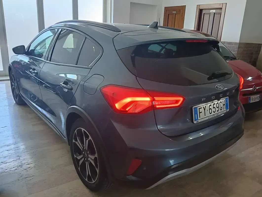 Usata Ford Focus Active 120 CV (88 kW) 2020 Blu/azzurro