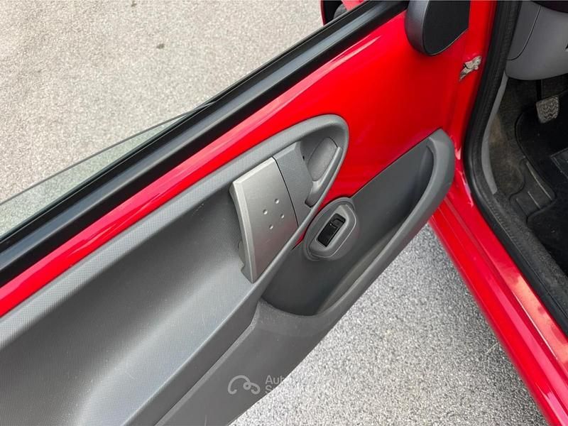 Usata Toyota Aygo 68 CV (50 kW) 2010 Rosso Utilitaria