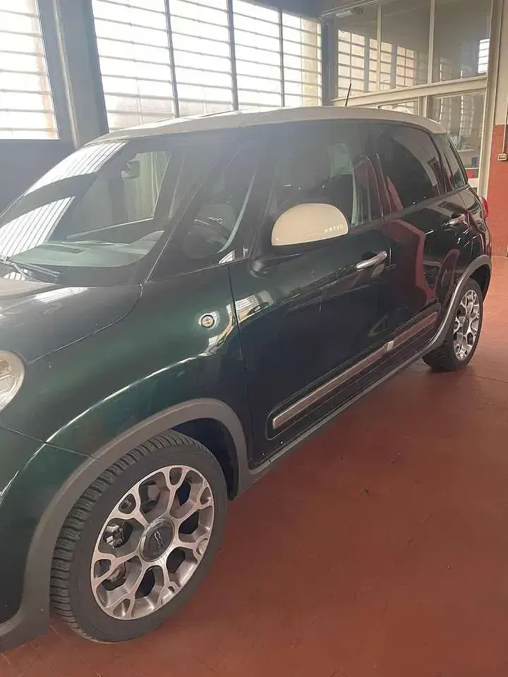 Usata Fiat 500L Trekking 120 CV (88 kW) 2015 Verde inglese/tetto bianco Monovolume