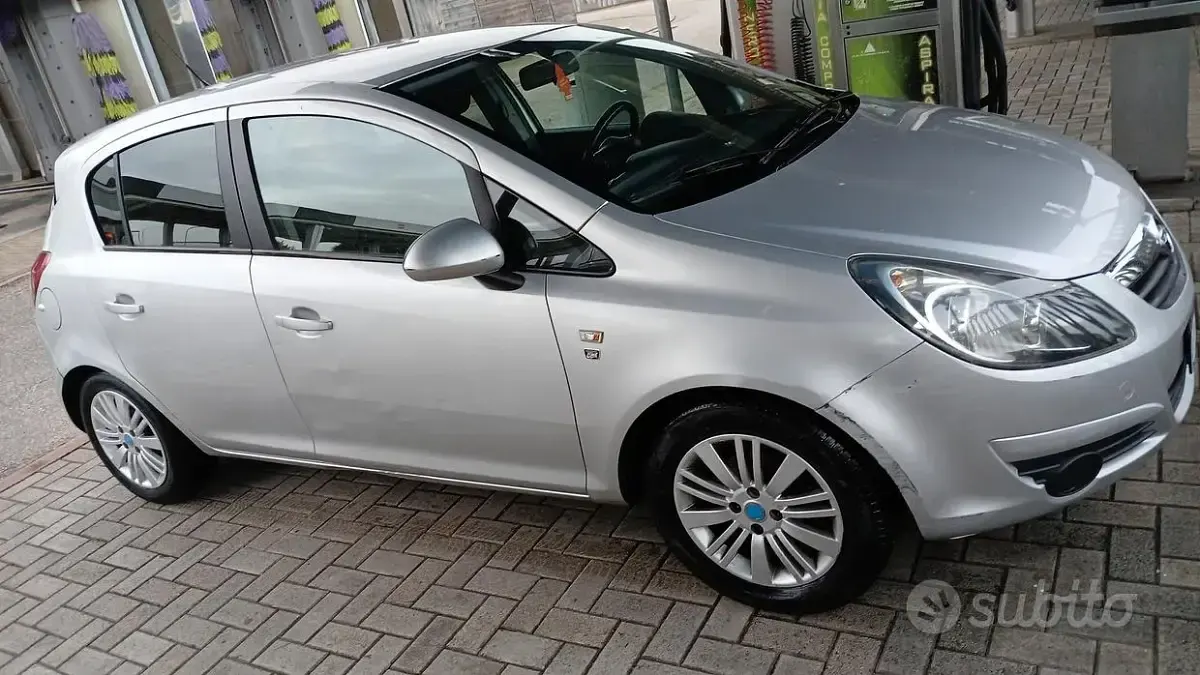 Usata Opel Corsa 80 CV (58 kW) 2010 Utilitaria