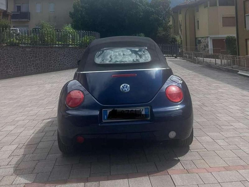 Usata VW New Beetle 101 CV (74 kW) 2005 Blu/azzurro Utilitaria