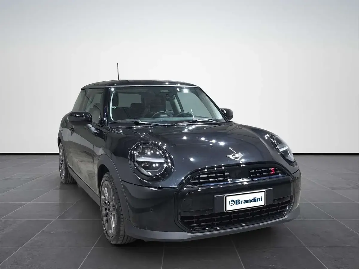 Usata Mini Cooper S Classic 204 CV (150 kW) 2025 Midnight black metallizzato ii Utilitaria