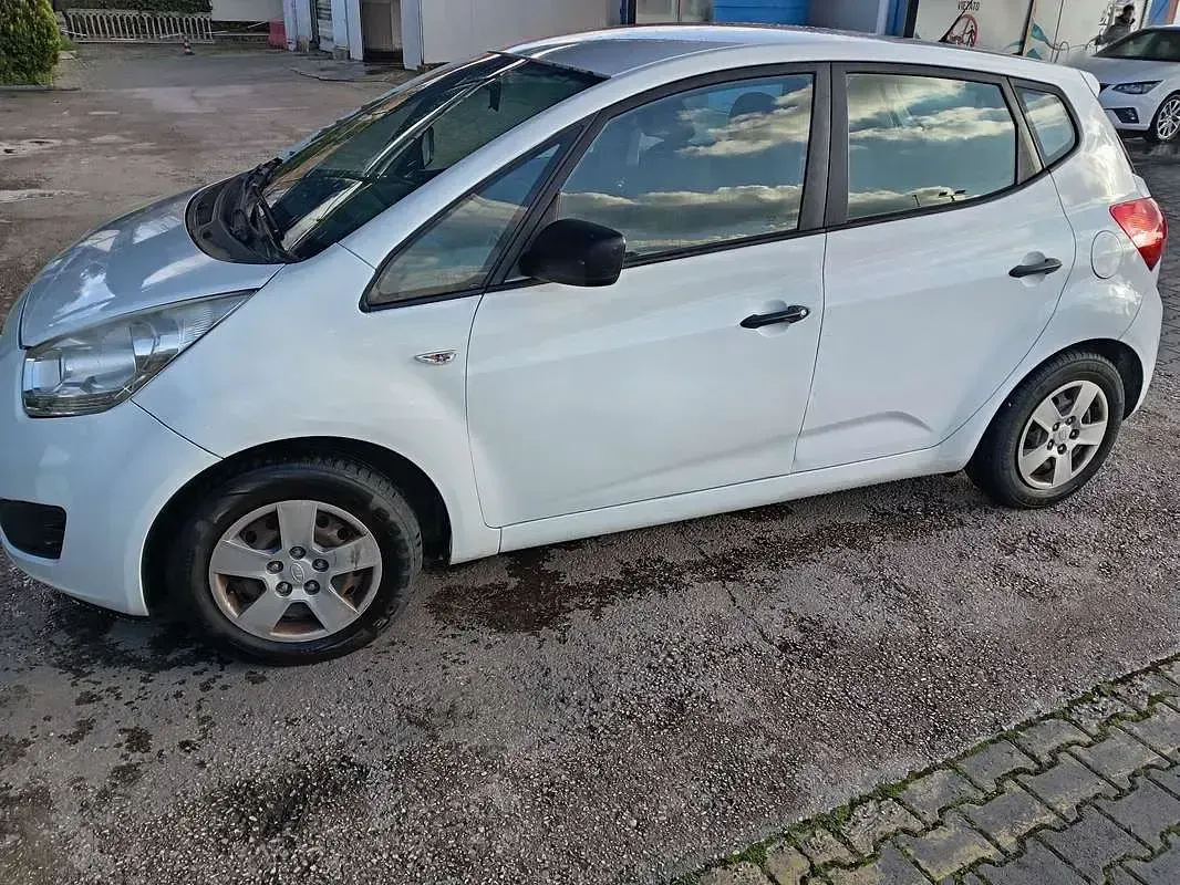 Usata Kia Venga Active 90 CV (66 kW) 2012 Bianco Utilitaria
