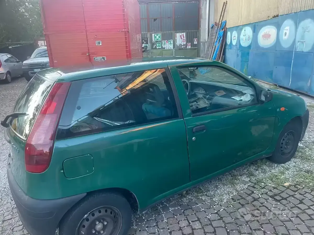 Usata Fiat Punto S 60 CV (44 kW) 1998 Verde Berlina