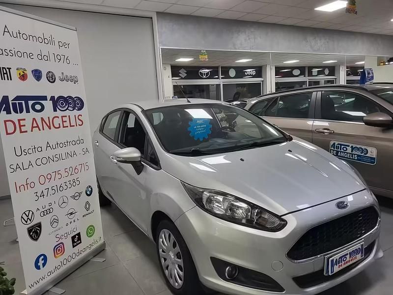 Usata Ford Fiesta 100 CV (73 kW) 2017 Argento Utilitaria