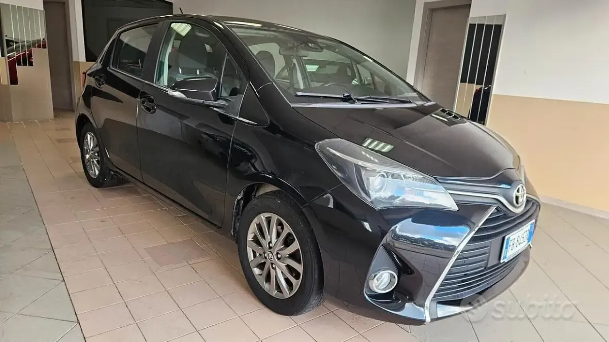 Usata Toyota Yaris Lounge 90 CV (66 kW) 2016 Nero Berlina