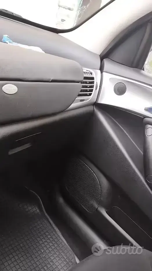Usata Lancia Ypsilon 60 CV (44 kW) 2004 Nero Utilitaria