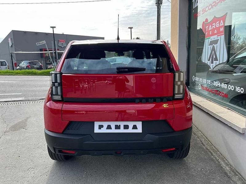 Nuova Fiat Grande Panda Red 43 kW (59 CV) 2025 Marrone Utilitaria