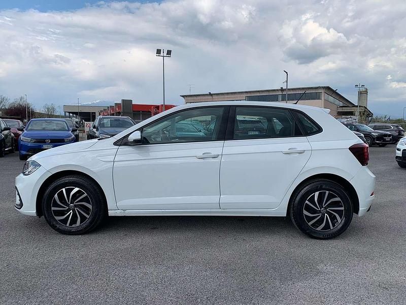 Usata VW Polo Life 95 CV (69 kW) 2023 Pure white pastello Utilitaria