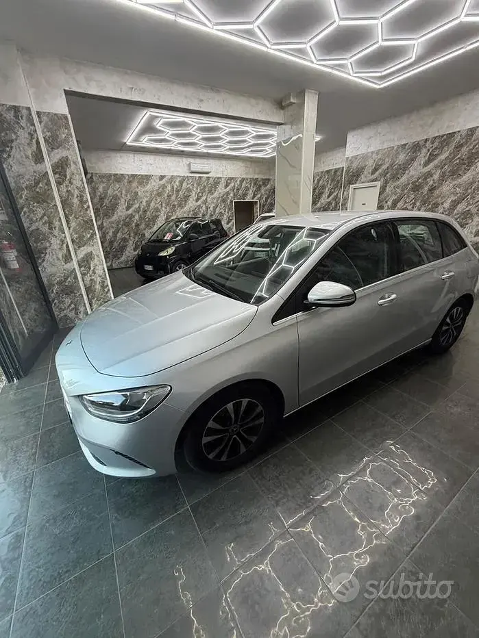 Usata Mercedes B180 116 CV (85 kW) 2022 Grigio Utilitaria