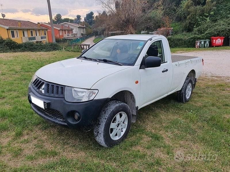 Usata Mitsubishi L200 135 CV (99 kW) 2006 Bianco Pick-up