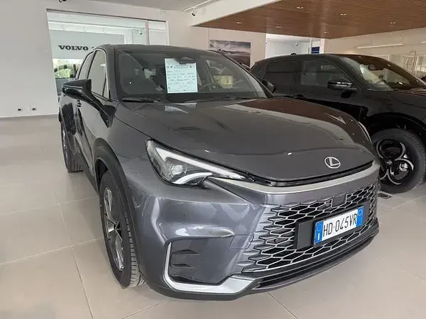Usata Lexus LBX 136 CV (100 kW) 2026 SUV