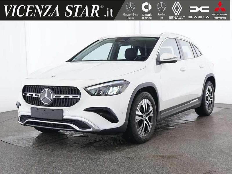 Bianco Usata 2024 Mercedes GLA180 Advanced SUV | 38.700 € (Buon prezzo) - Immagine 1/4