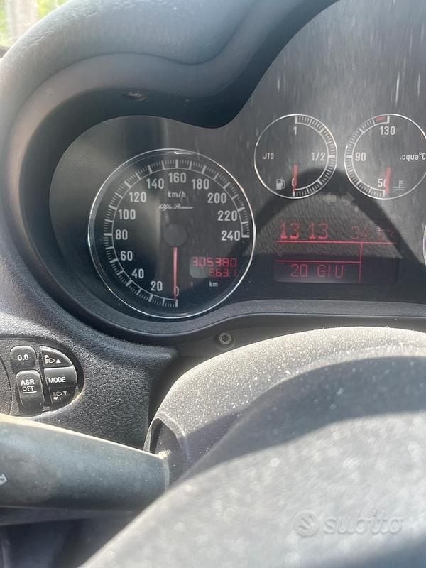 Usata Alfa Romeo 147 Distinctive 150 CV (110 kW) 2007 Grigio Utilitaria