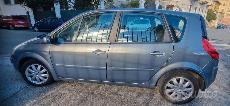 Grigio Usata 2007 Renault Scénic II Monovolume | 1200 € (Ottimo prezzo) - Immagine 1/4