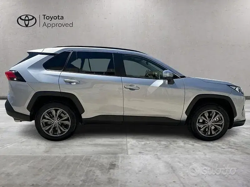 Usata Toyota RAV4 Hybrid 218 CV (160 kW) 2022 Grigio SUV