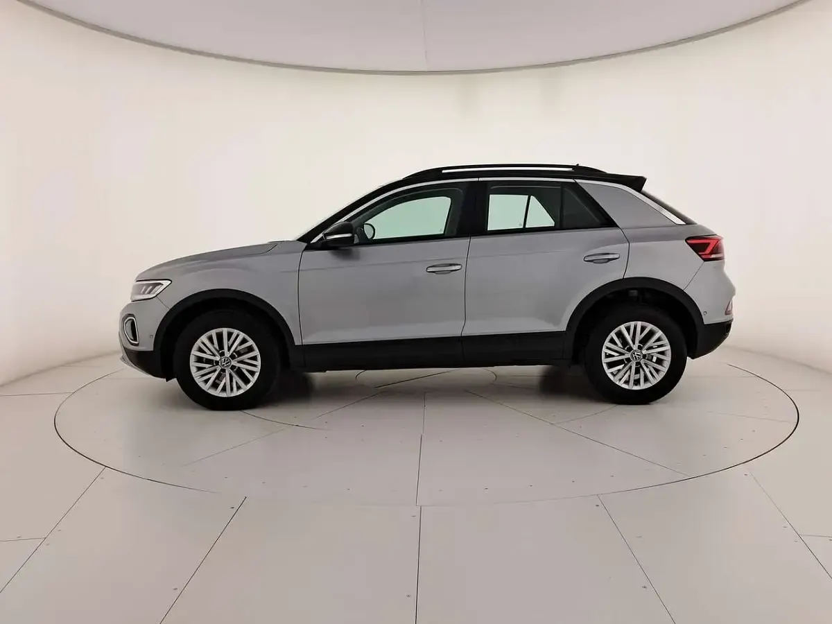 Usata VW T-Roc Life 116 CV (85 kW) 2025 Pyrit silver metallizzato nero SUV